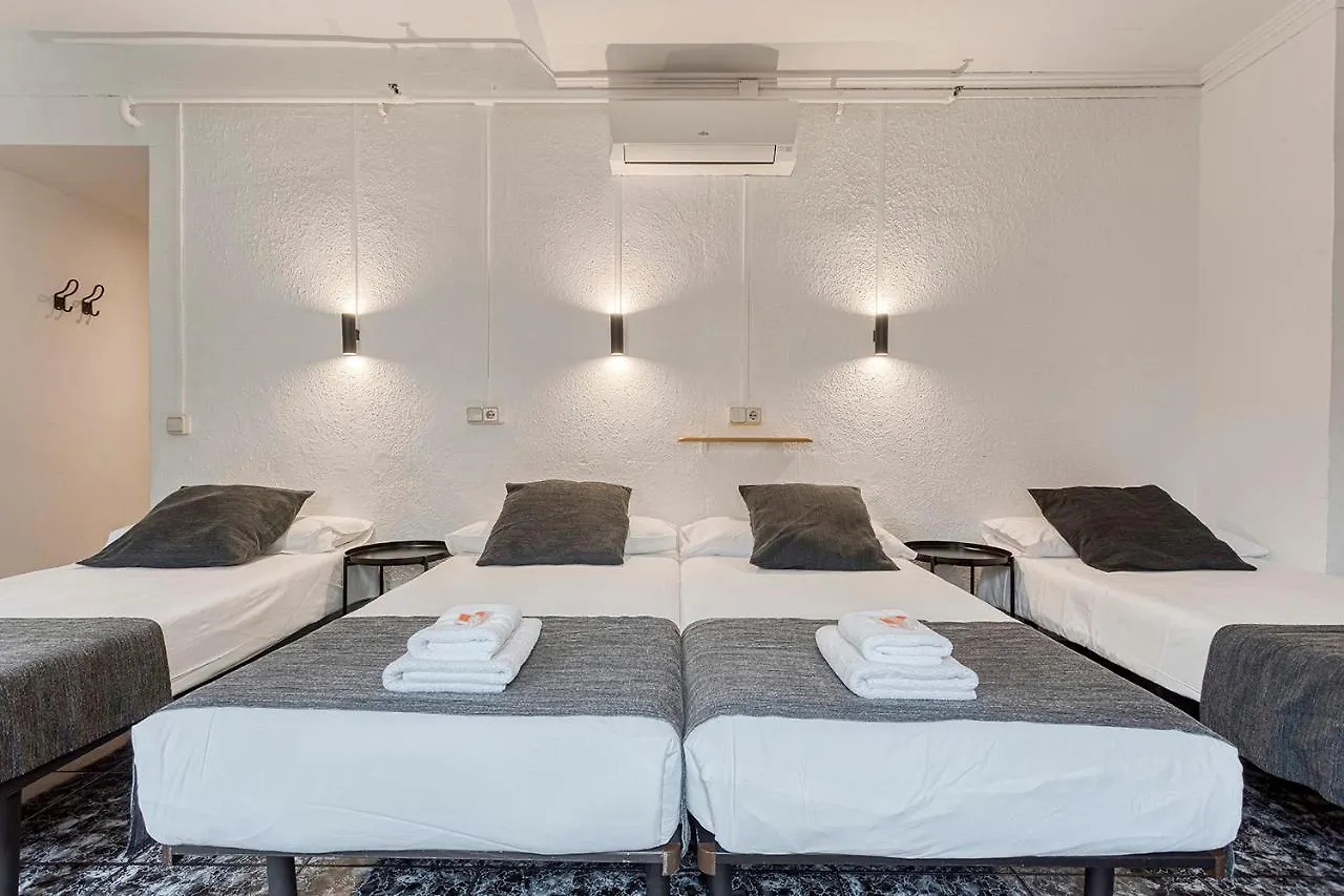 Hostal Bedmates Barcelona Hotell