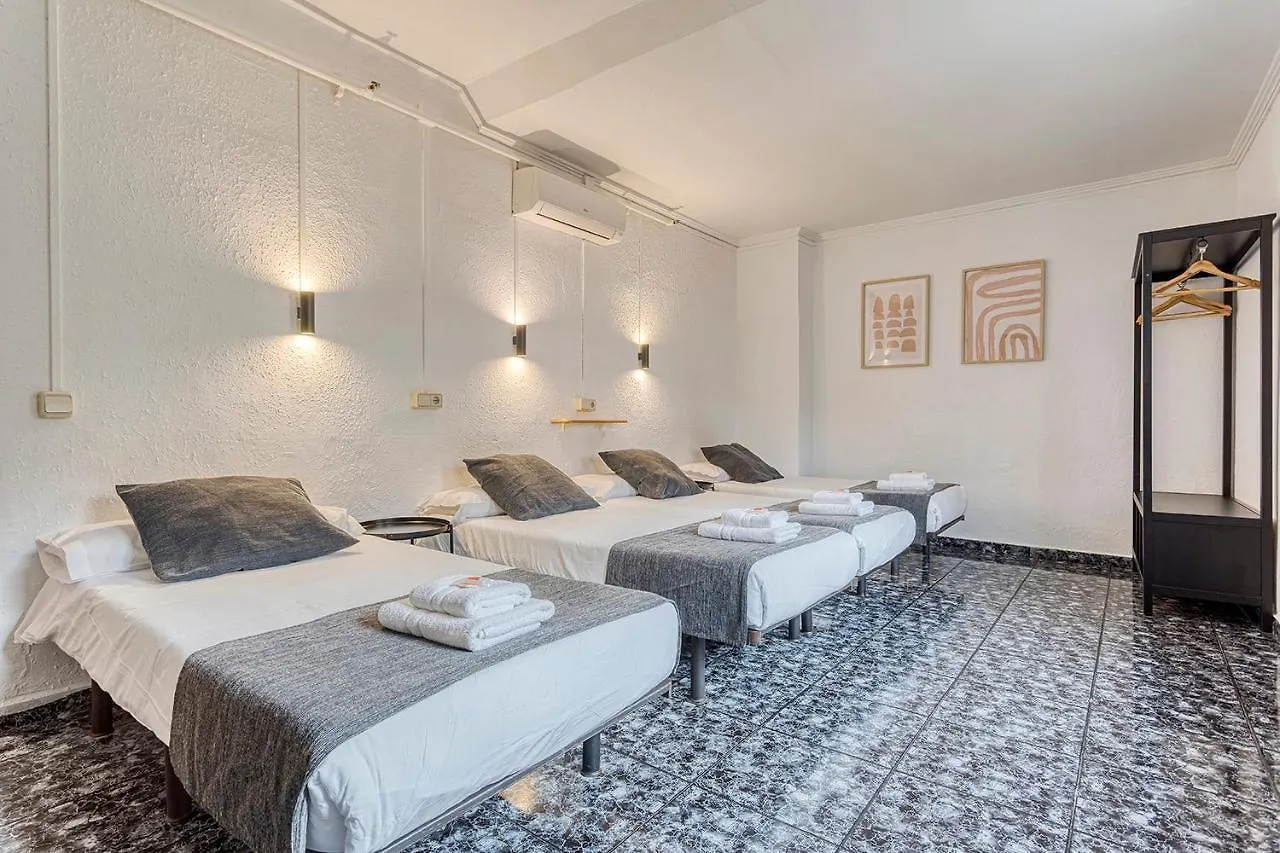 ** Отель Hostal Bedmates Барселона Испания